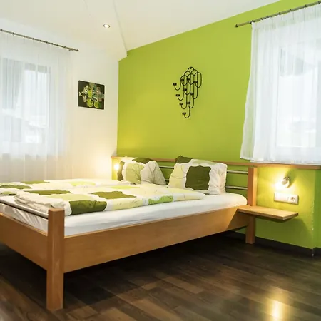 Holiday home Gartentraum 2